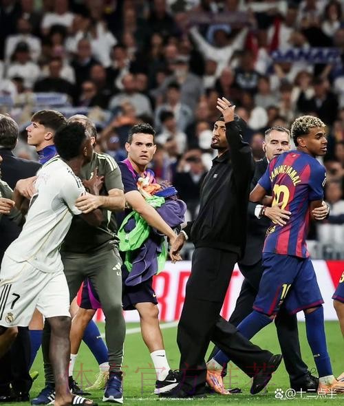 冰点时刻!卡瓦哈尔赛后示好亚马尔,后者冷淡回应引发世界杯隐忧 冰点时刻!卡瓦哈尔赛后示好亚马尔,后者冷淡回应引发世界杯隐忧